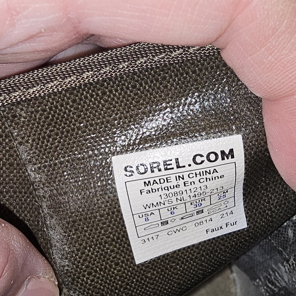 Sz 8 Sorel Caribou Classic Snow Boots - Picture 15 of 17